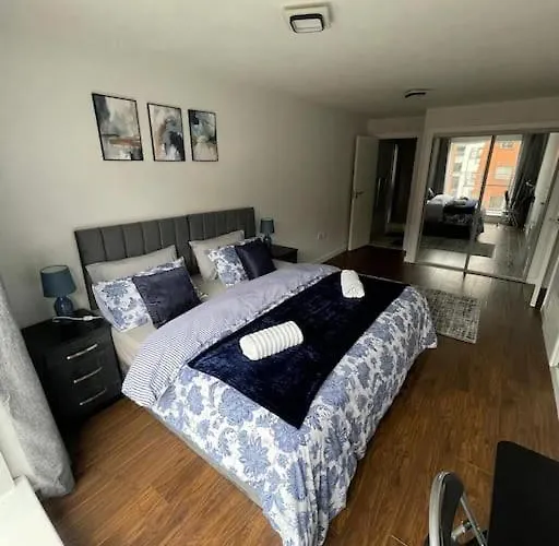 Central Gem Modern Flat&En Suite